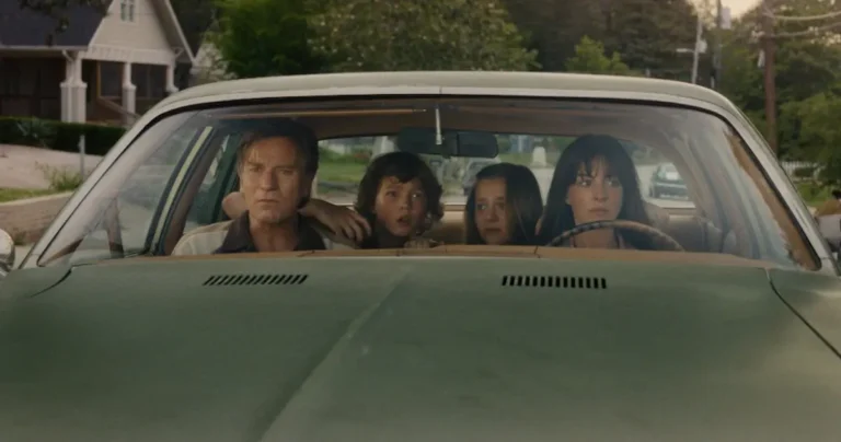 La fine di Oak Street: Anne Hathaway ed Ewan McGregor nel teaser trailer del nuovo film di David Robert Mitchell