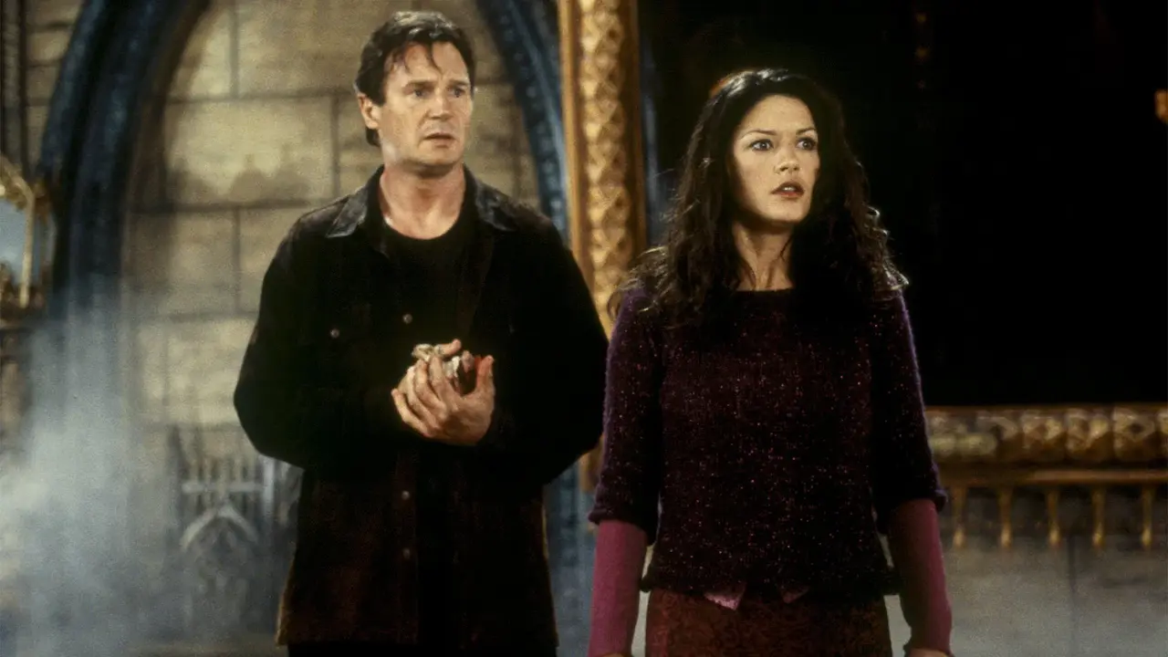 Liam Neeson e Catherine Zeta-Jones in Haunting &ndash; Presenze