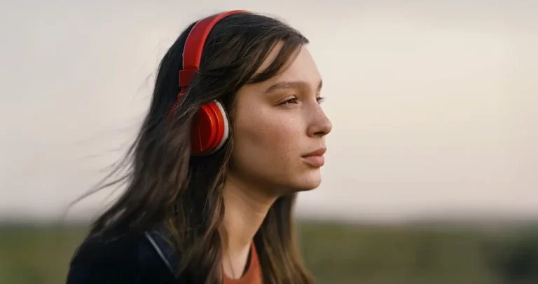 Non abbiam bisogno di parole: il trailer del film Netflix con Sarah Toscano