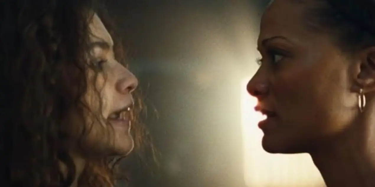 Rue e Leslie discutono in Euphoria