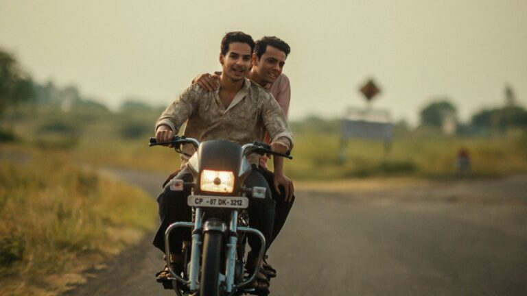 Homebound &ndash; Storia di un&rsquo;amicizia in India: recensione del film di Neeraj Ghaywan