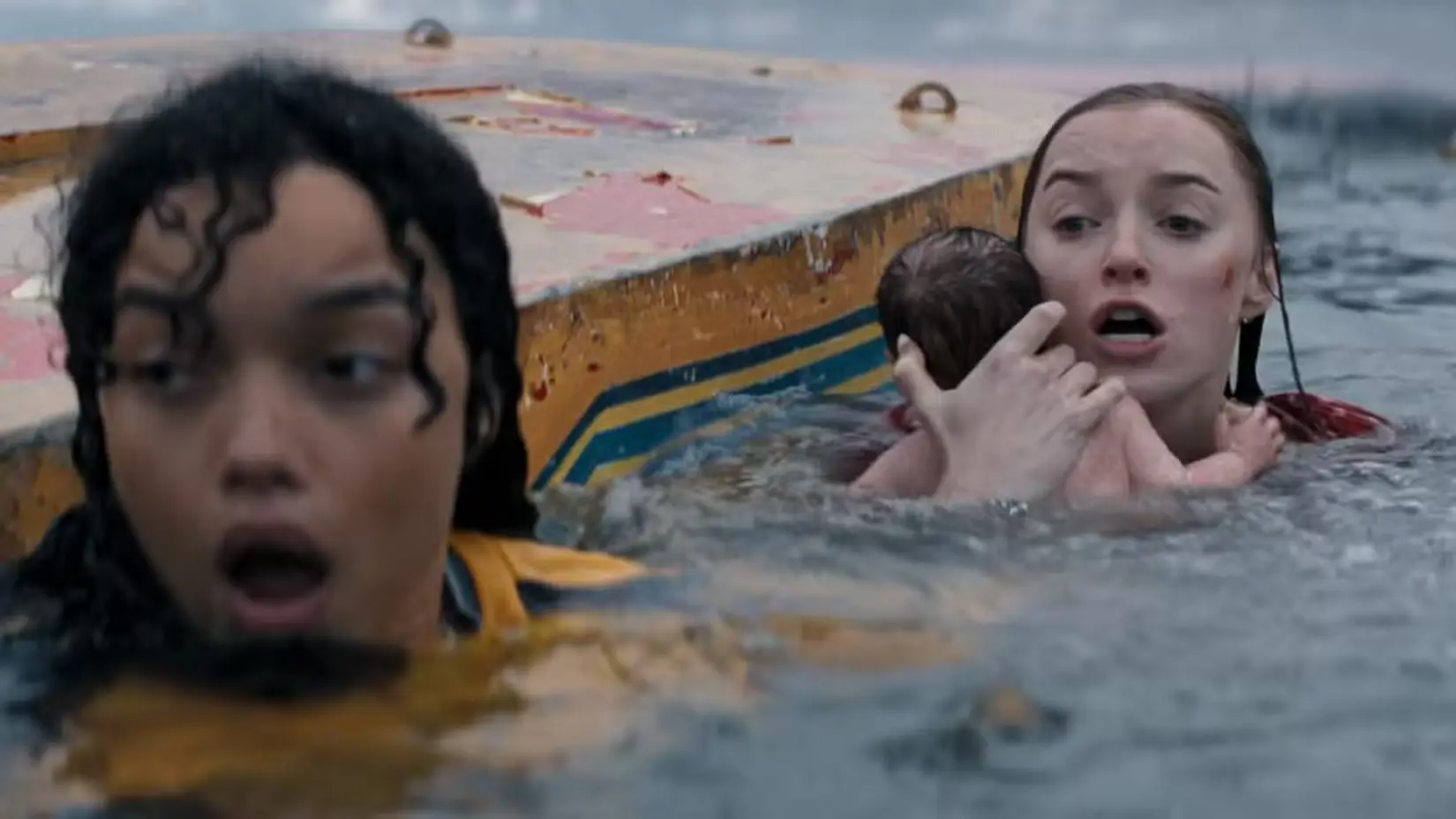 Dakota (Whitney Peak) e Lisa (Phoebe Dynevor) in Thrash