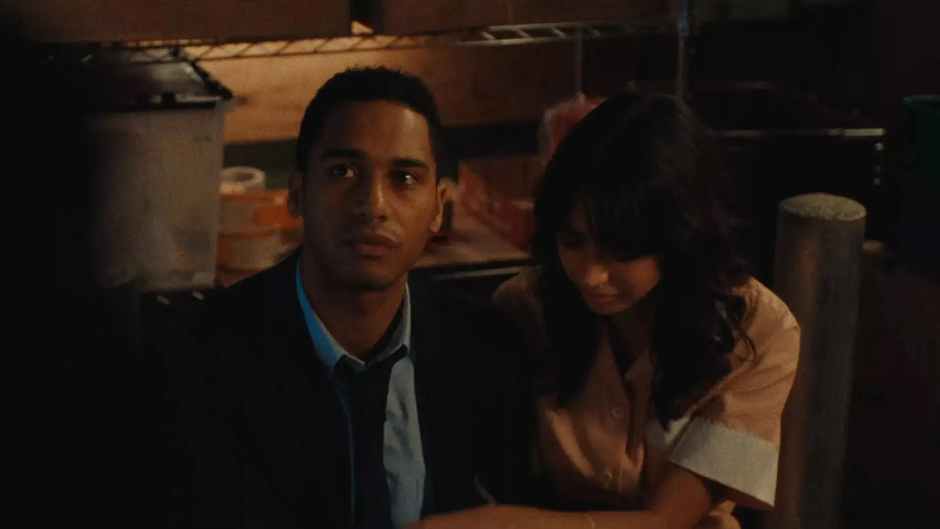 Elliot Knight e Jessica Garza in Your Lucky Day