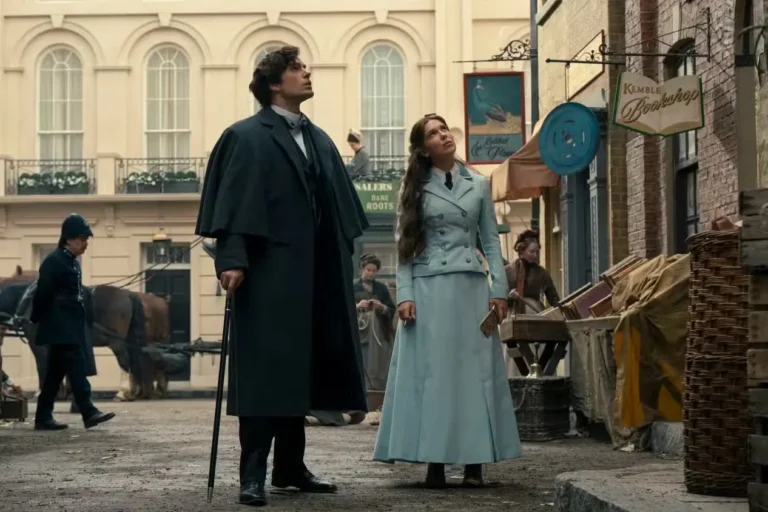 Enola Holmes 3: Henry Cavill torna nei panni di Sherlock nelle prime immagini ufficiali del film Netflix Enola Holmes 3: Henry Cavill torna nei panni di Sherlock nelle prime immagini ufficiali del film Netflix