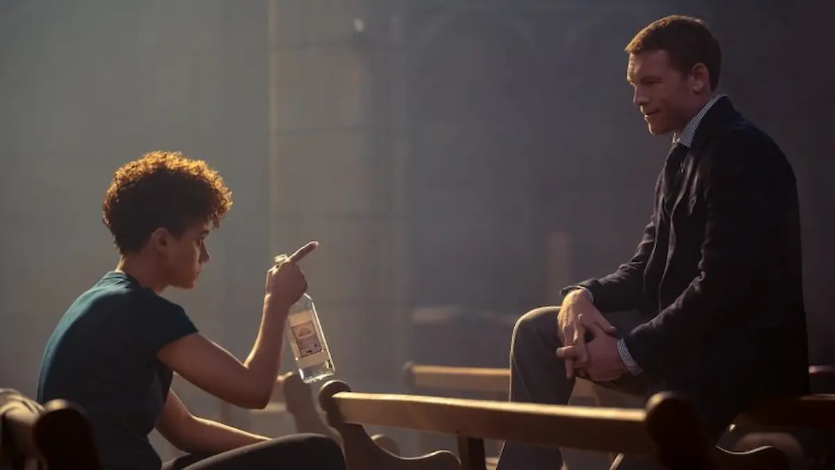 Sam Worthington e Nathalie Emmanuel in The Kilelr (2024)