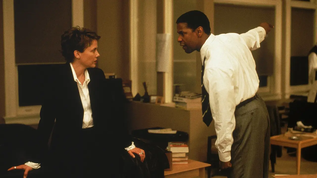 Annette Bening e Denzel Washington in Attacco al potere