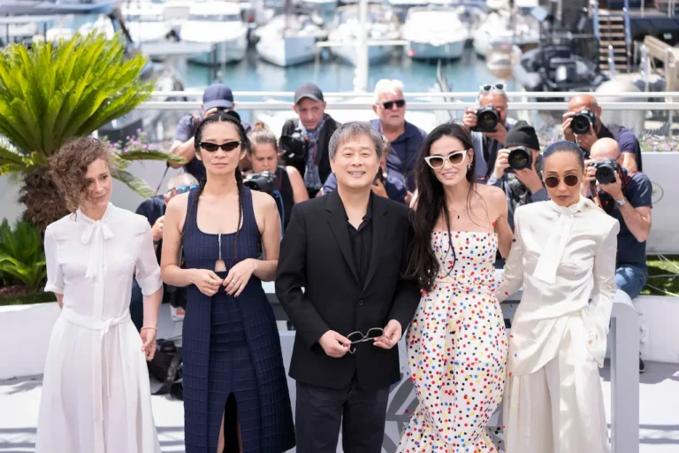 Cannes 79, photocall: la Giuria e la Palma d&rsquo;Oro onoraria Peter Jackson