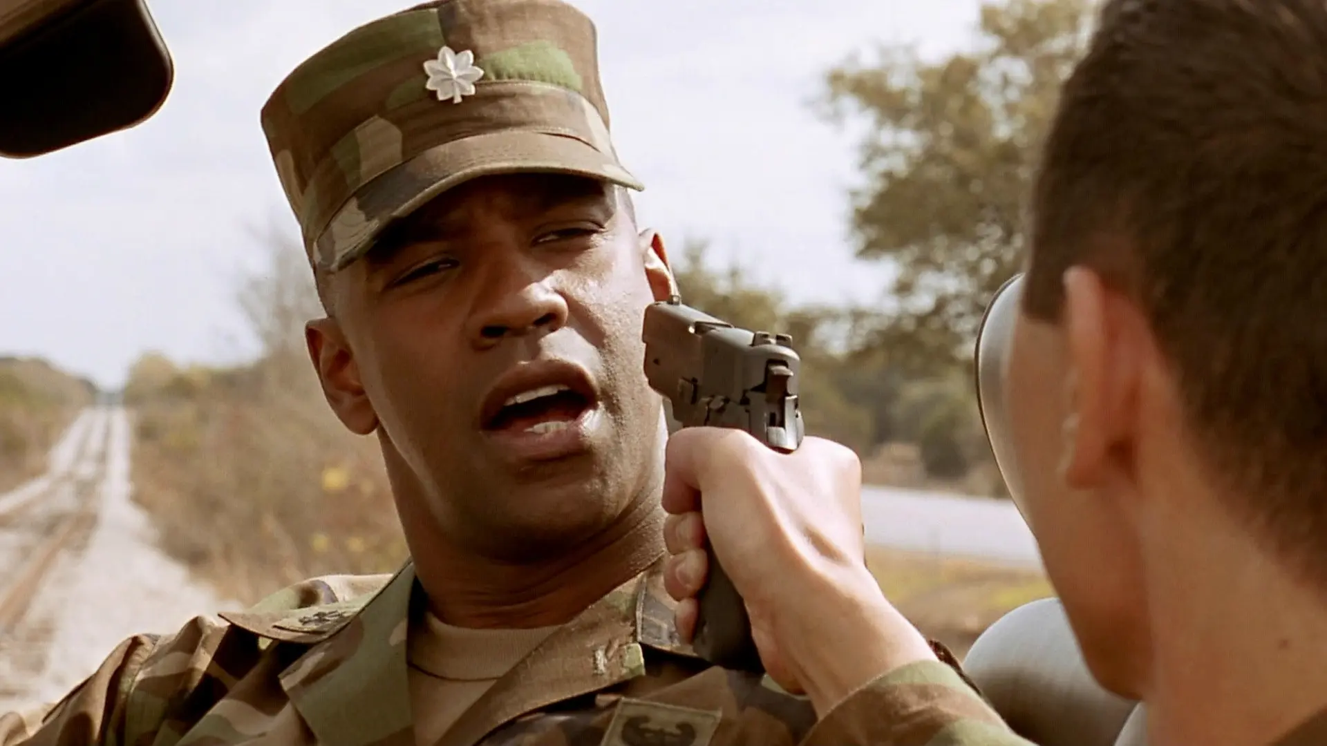 Denzel Washington nel film Il coraggio della verit&agrave;