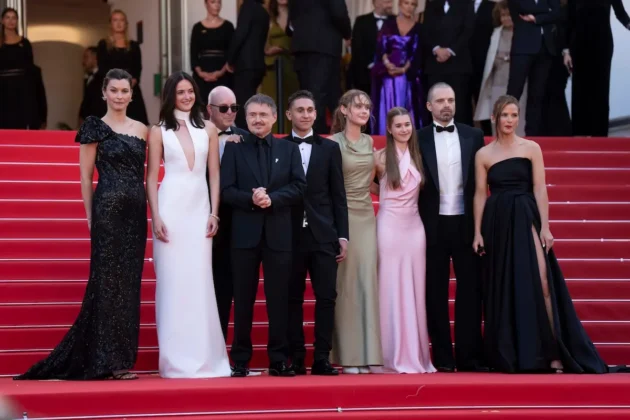 Lisa Loven Kongsli, Cristian Mungiu, Renate Reinsve, Jonathan Ciprian Breazu, Henrikke Lund Olsen, Vanessa Ceban, Sebastian Stan e Lisa Carlehed al Festival di Cannes 2026