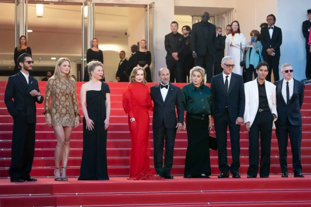 Il cast di Histoires Parallèles (Parallel Tales) al Festival di Cannes 2026