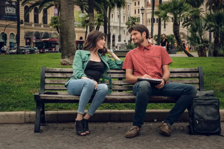 Innamorarsi e altre pessime idee: trama, cast, trailer e data di uscita della commedia con Lino Guanciale
