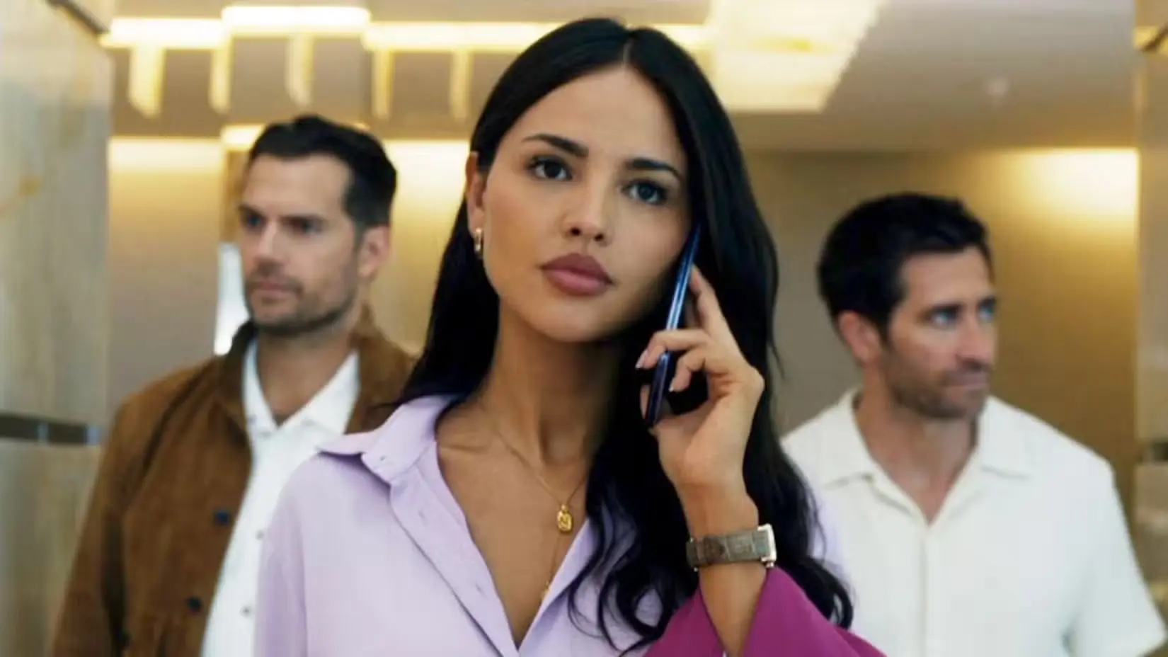 Jake Gyllenhaal, Eiza González e Henry Cavill in In the Grey