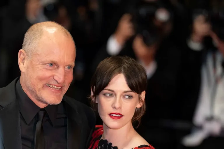 Cannes 79, red carpet: Kristen Stewart, Woody Harrelson e Emma Mackey