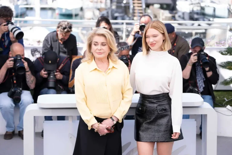 Léa Seydoux e Catherine Deneuve al photocall di Cannes 79 per Gentle Monster Léa Seydoux e Catherine Deneuve al photocall di Cannes 79 per Gentle Monster
