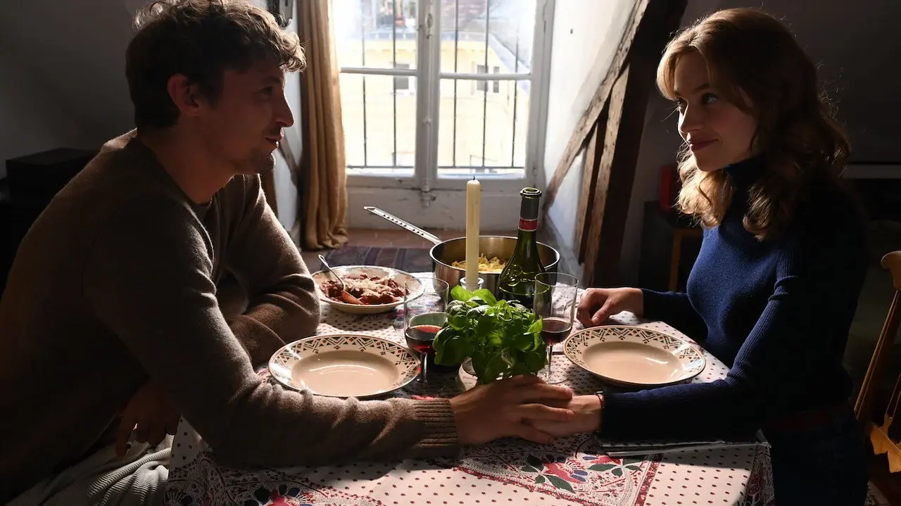 Lou de Laâge e Niels Schneider in Un colpo di fortuna