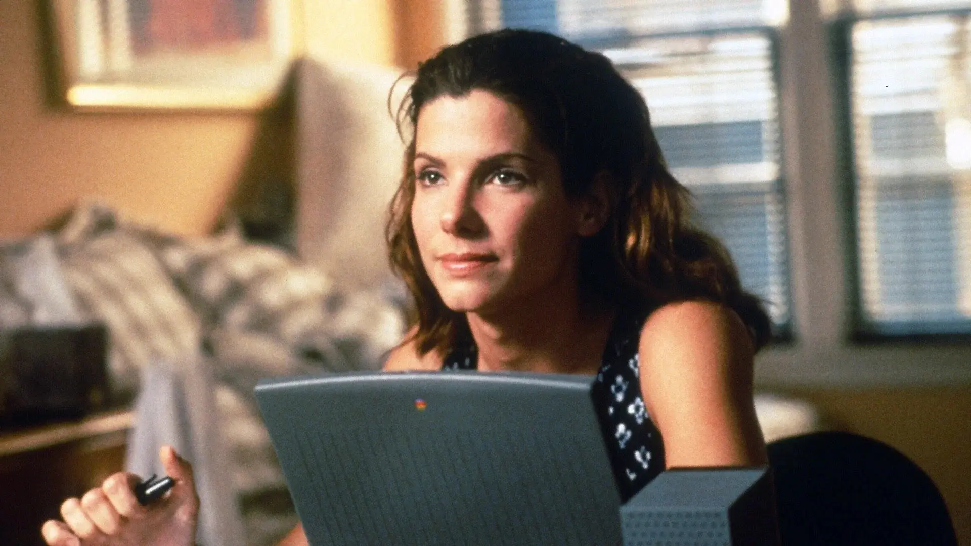 Sandra Bullock nel film The Net - Intrappolata nella rete