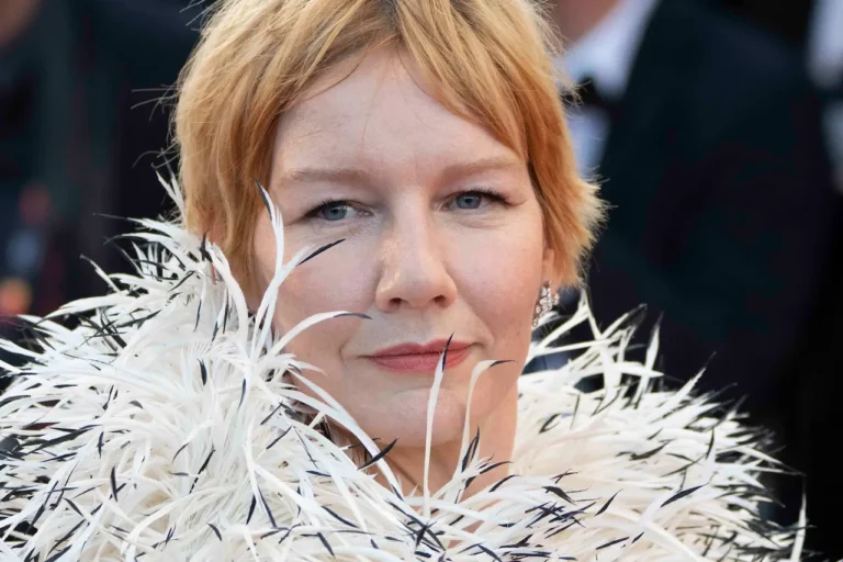 Sandra Huller con Paweł Pawlikowski sul red carpet di Fatheland a Cannes 79