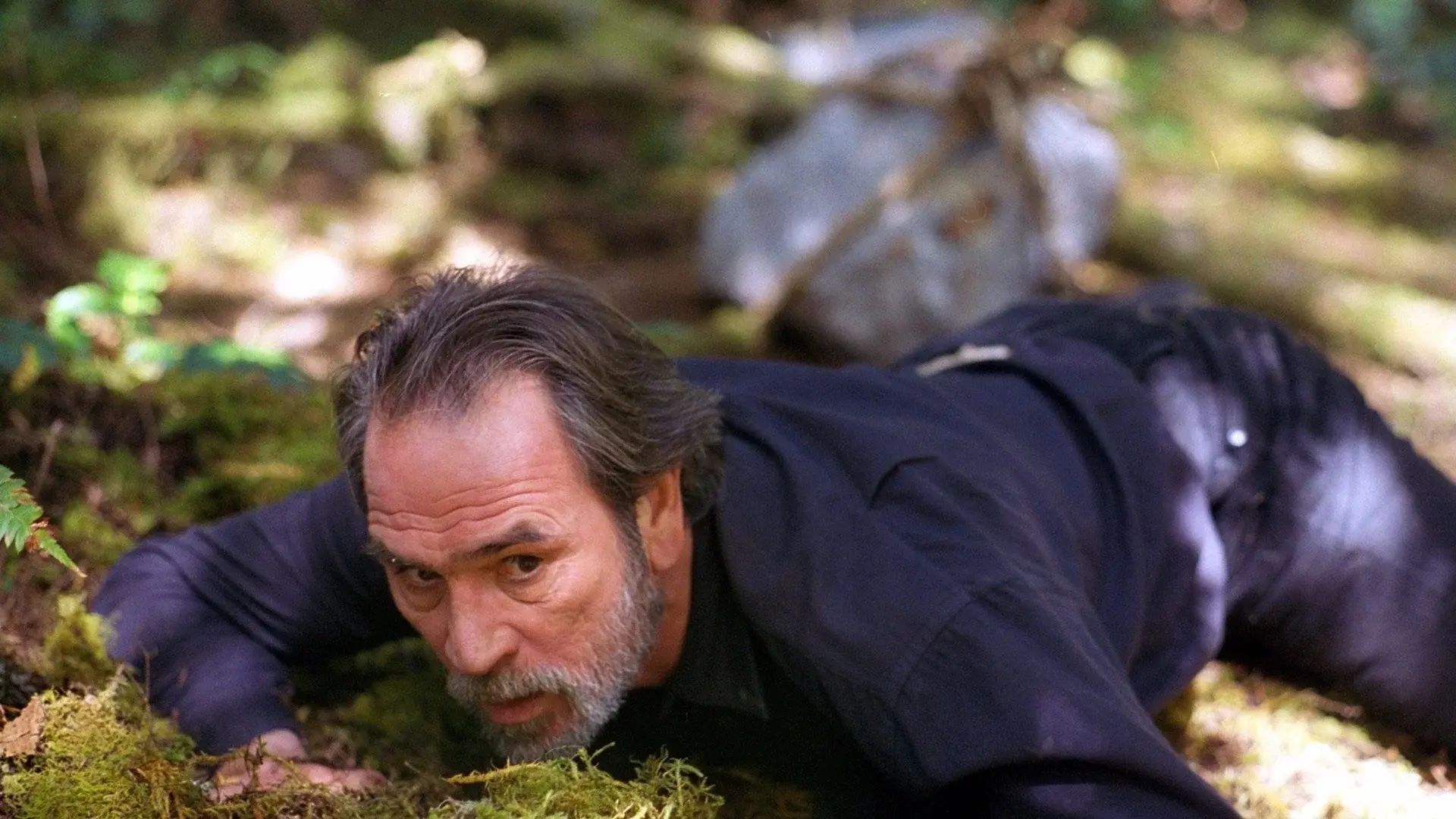 Tommy Lee Jones nel film The Hunted - La preda