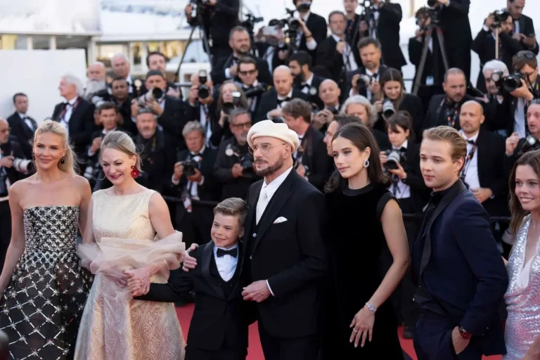 John Travolta: il red carpet d’onore a Cannes 79 John Travolta: il red carpet d’onore a Cannes 79