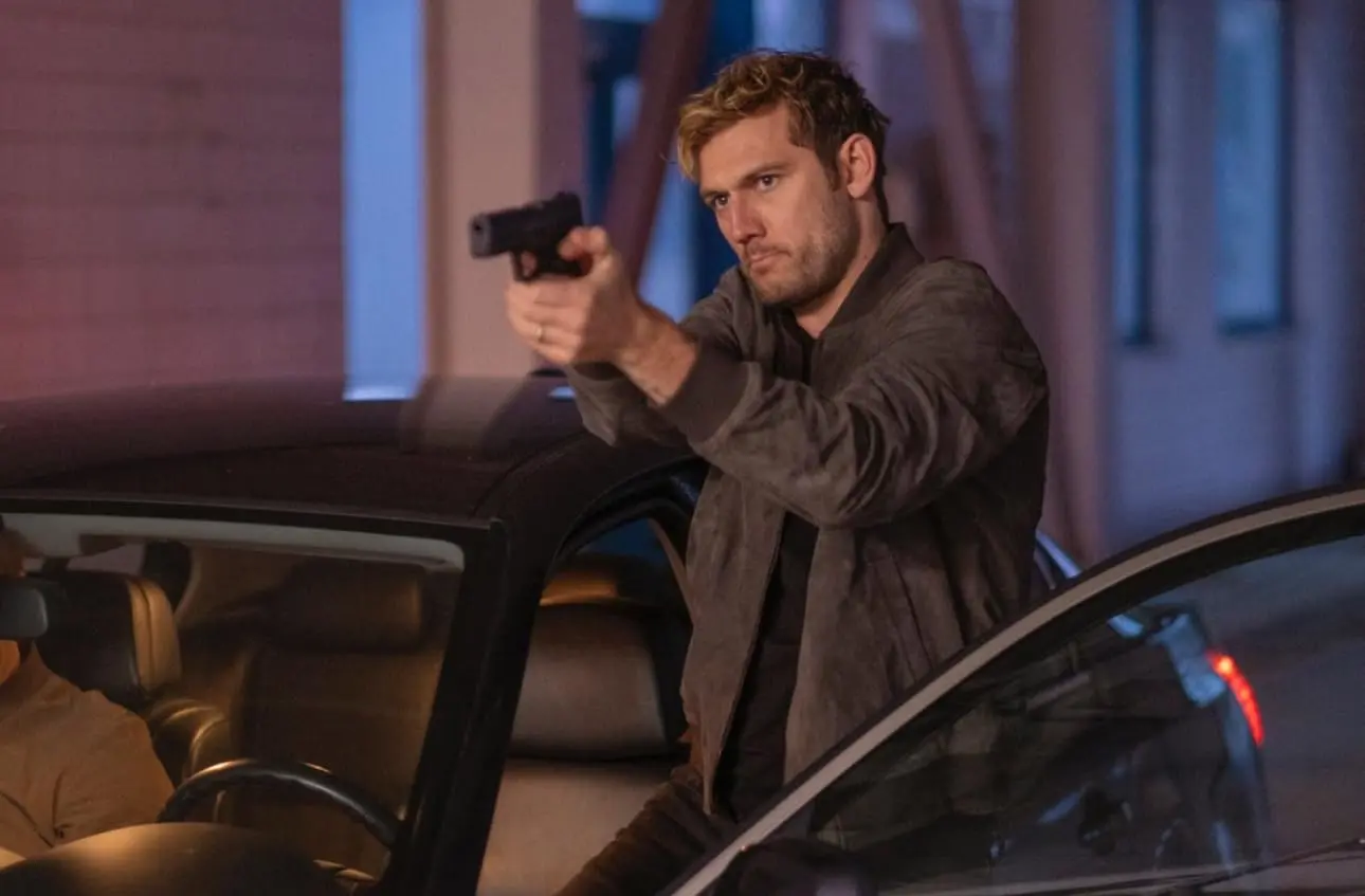 Alex Pettyfer in Chief of Station - Verità a tutti i costi (2024)