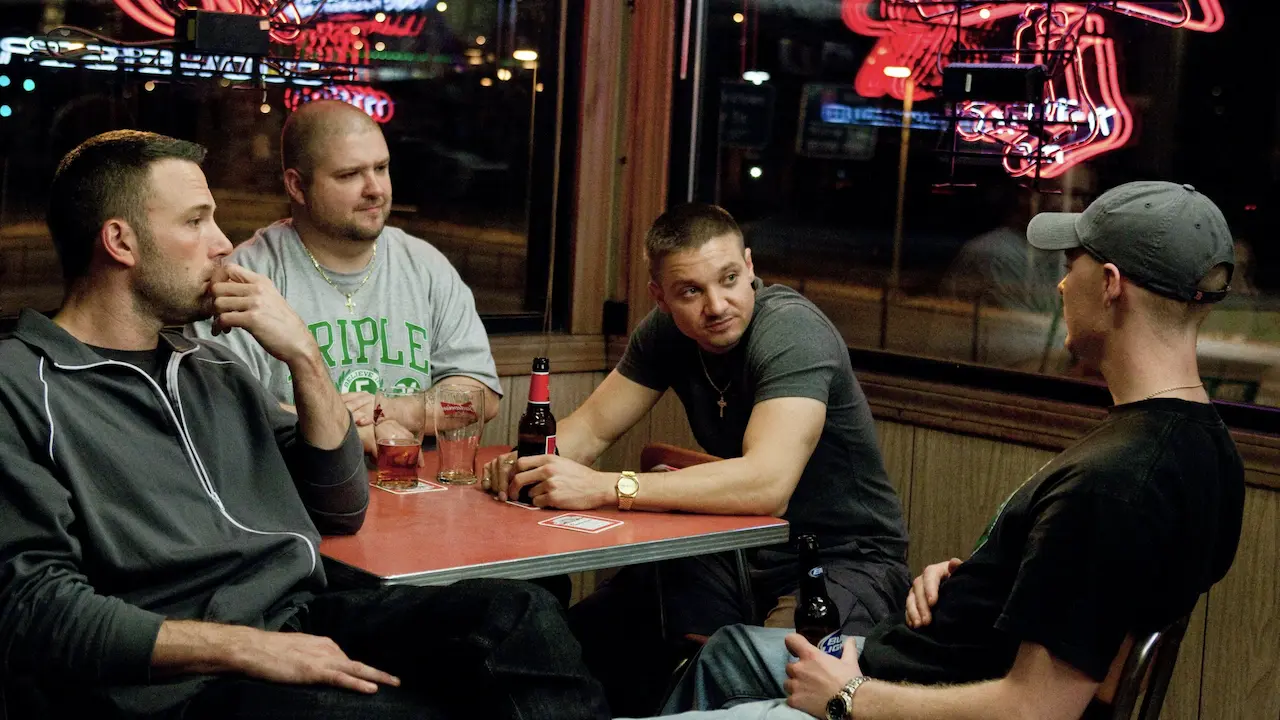 Ben Affleck e Jeremy Renner in The Town