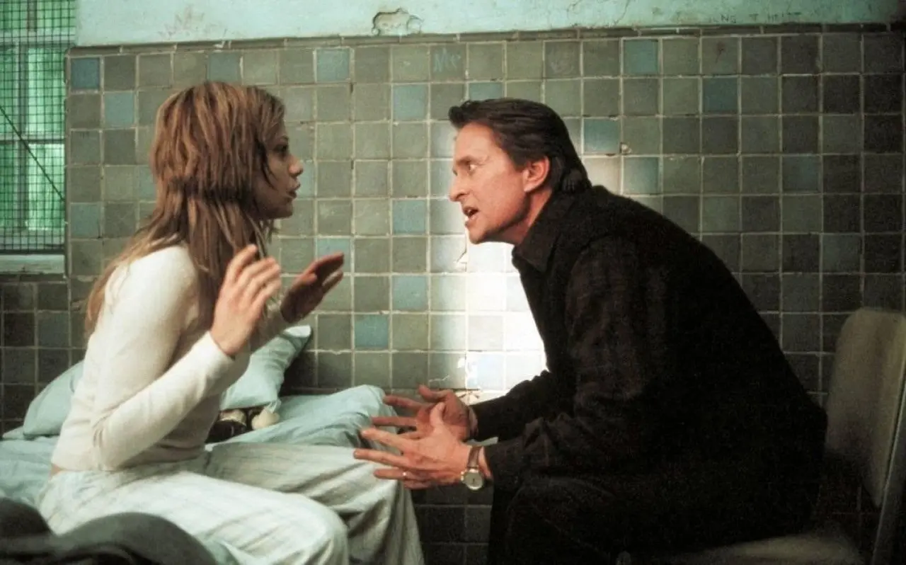 Brittany Murphy e Michael Douglas in Don't Say a Word