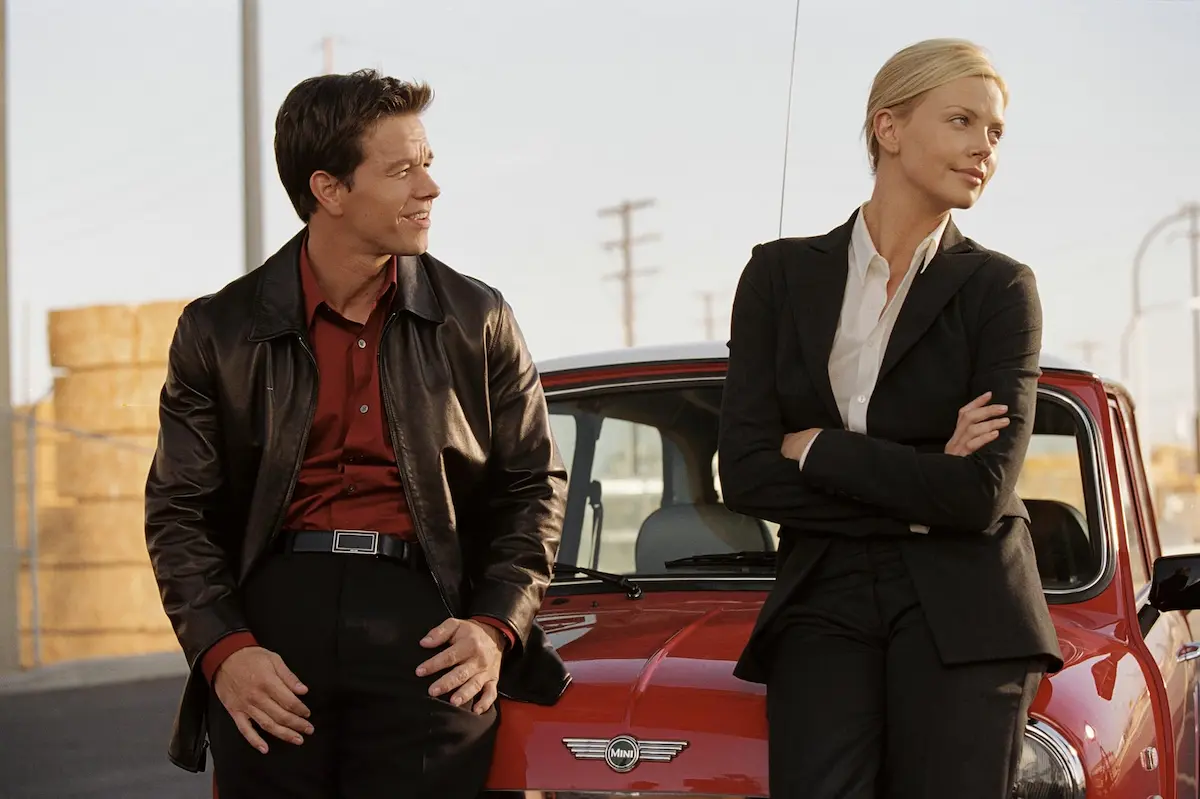 Charlize Theron e Mark Wahlberg in The Italian Job (2003)