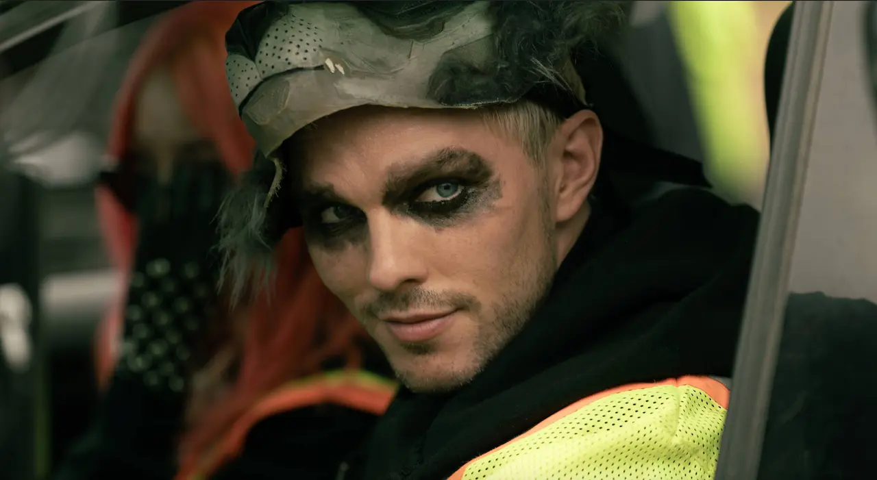 Come rapinare una banca Nicholas Hoult