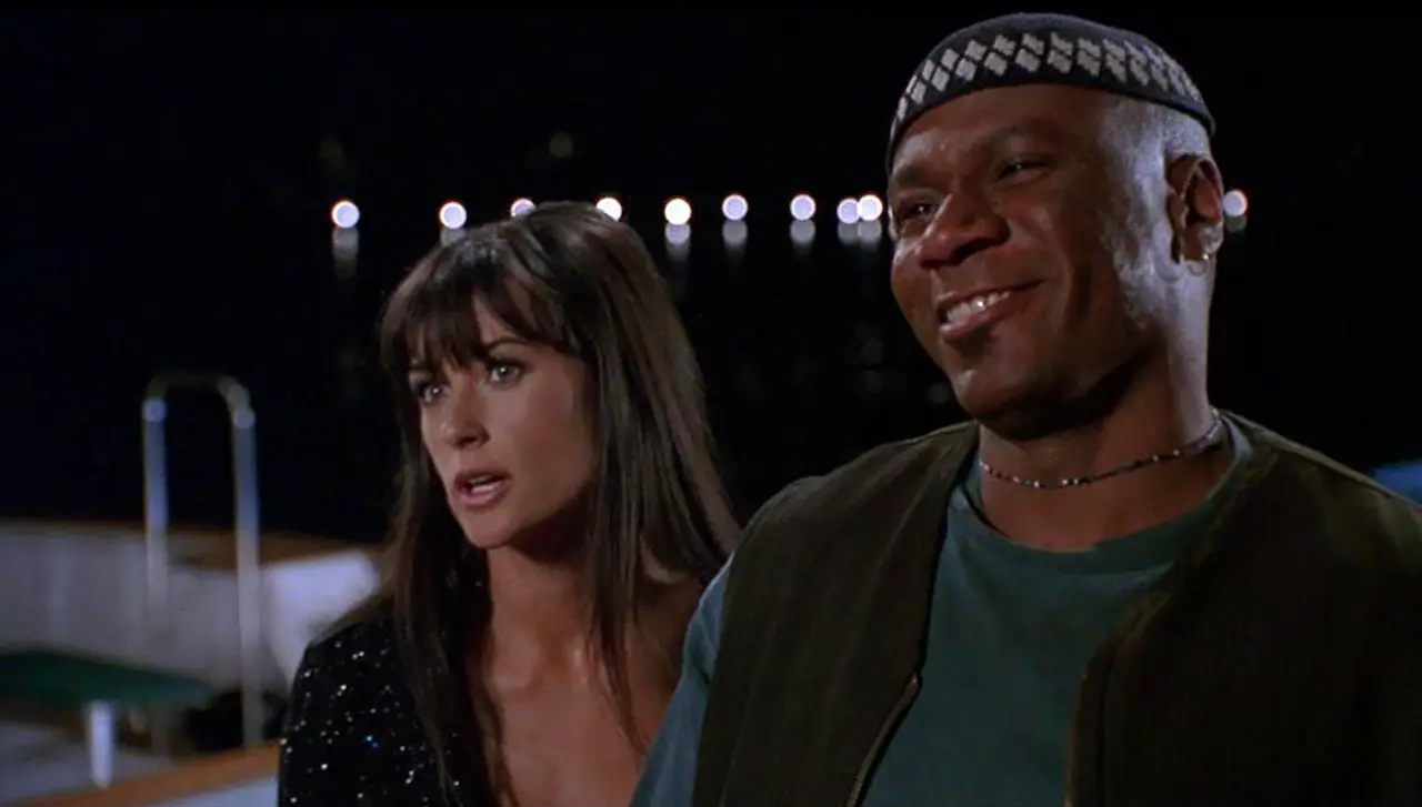 Demi Moore e Ving Rhames nel film Striptease