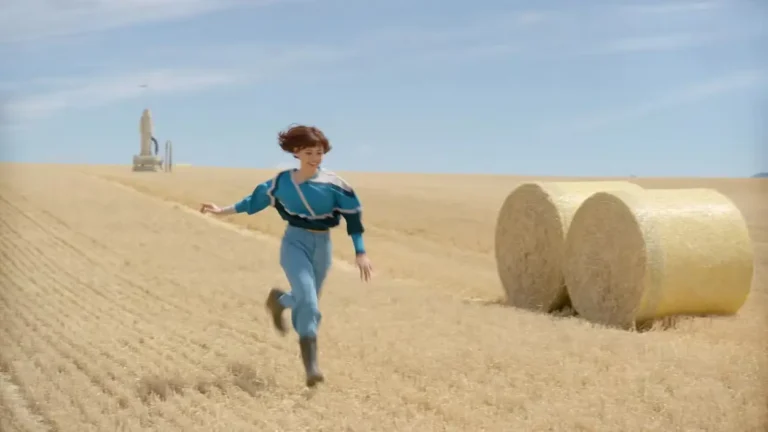 Klara and the Sun: Jenna Ortega protagonista nelle prime immagini del nuovo film sci-fi di Taika Waititi