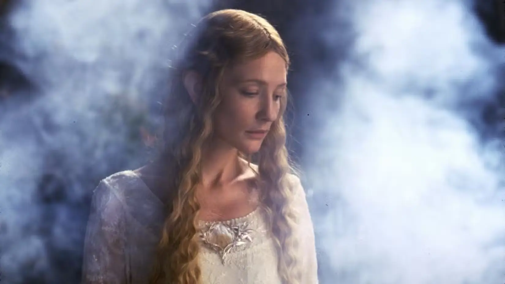 Cate Blanchett come Galadriel ne La compagnia dell'anello