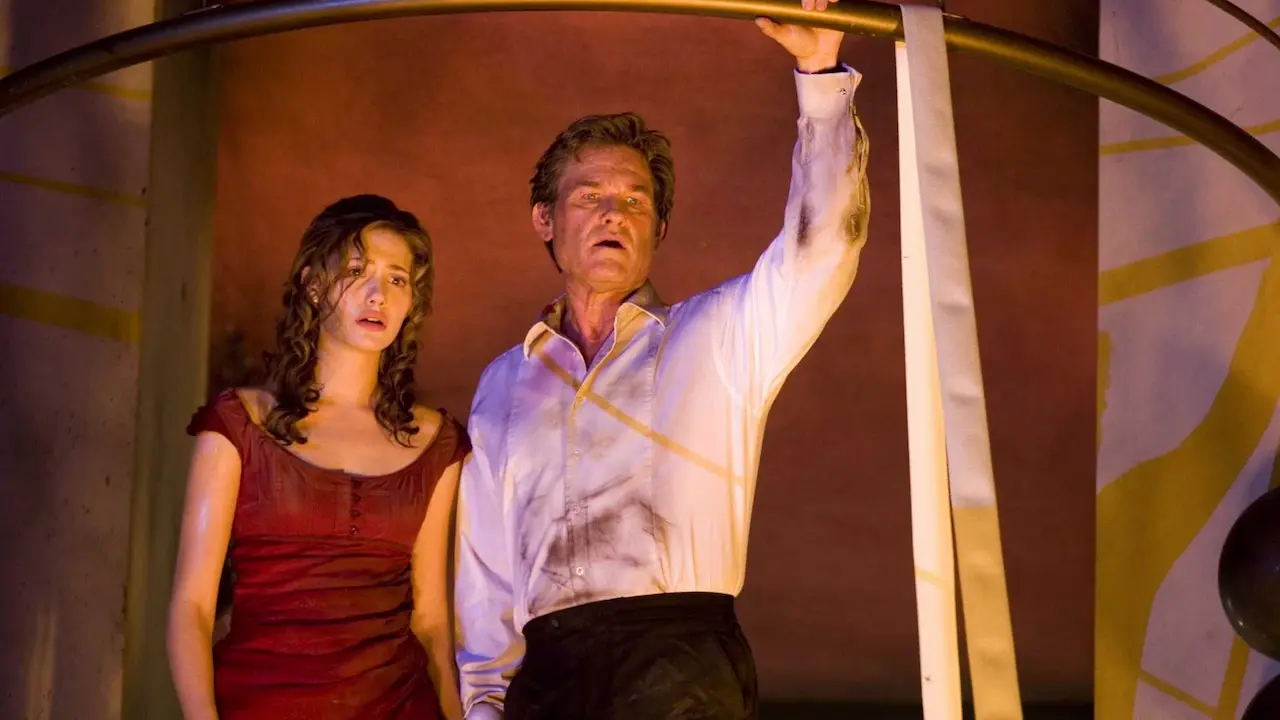 Kurt Russell ed Emmy Rossum in Poseidon