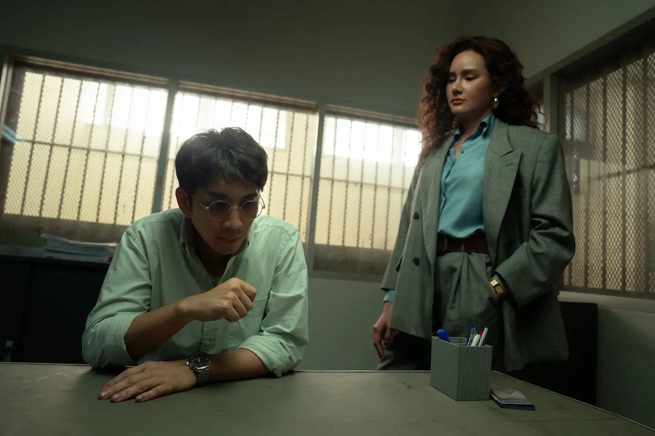 Nat Kitcharit e Rhatha Phongam nella serie The Evil Lawyer
