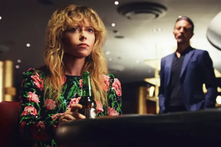 Poker Face &ndash; Stagione 1, spiegazione del finale: chi ha ucciso Sterling Frost e perch&eacute; Charlie &egrave; costretta a fuggire ancora