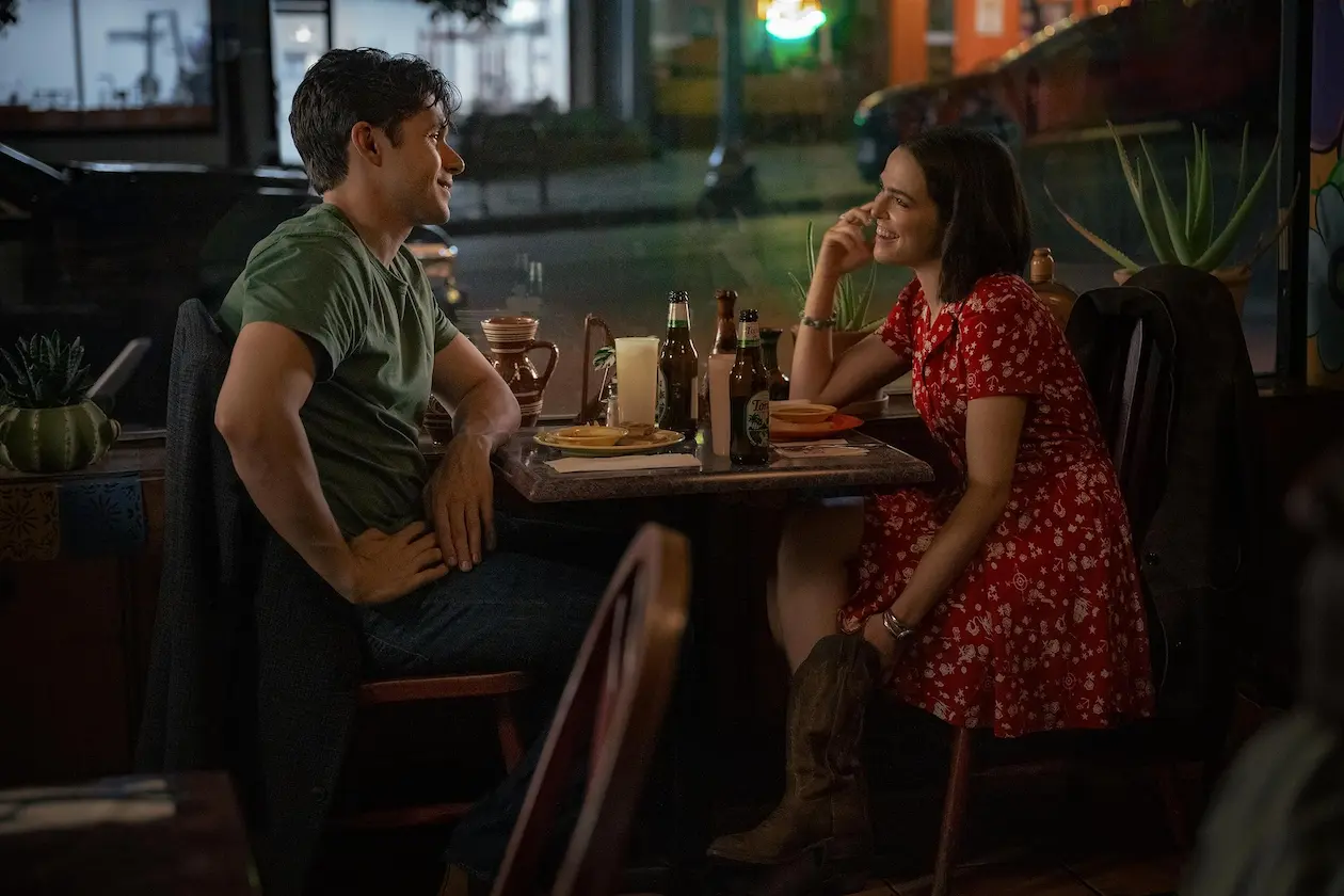 Nick Robinson e Zoey Deutch in Messaggi per Isabelle (2026)
