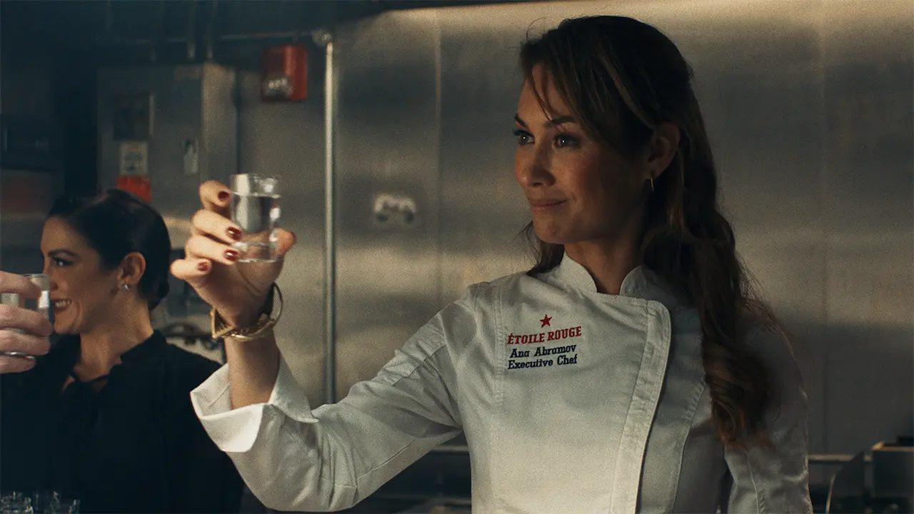 Olga Kurylenko nel film High Heat - Fuoco mortale