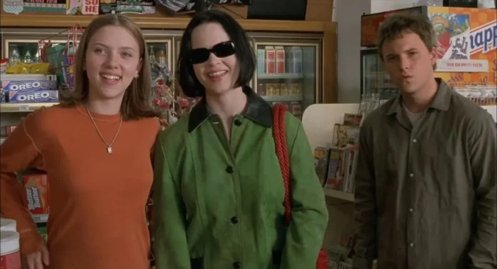 Thora Birch, Brad Renfro e Scarlett Johansson in Ghost World (2001) Thora Birch, Brad Renfro e Scarlett Johansson in Ghost World (2001)