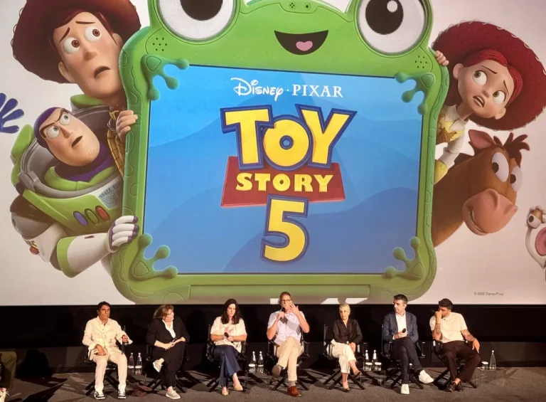 Toy Story 5 presentato a Roma: il valore della noia nella lotta tra immaginazione e tecnologia Toy Story 5 presentato a Roma: il valore della noia nella lotta tra immaginazione e tecnologia