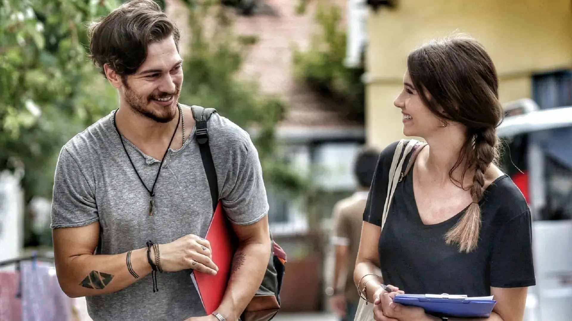 Çağatay Ulusoy e Leyla Lydia Tuğutlu in Delibal - Dolce veleno