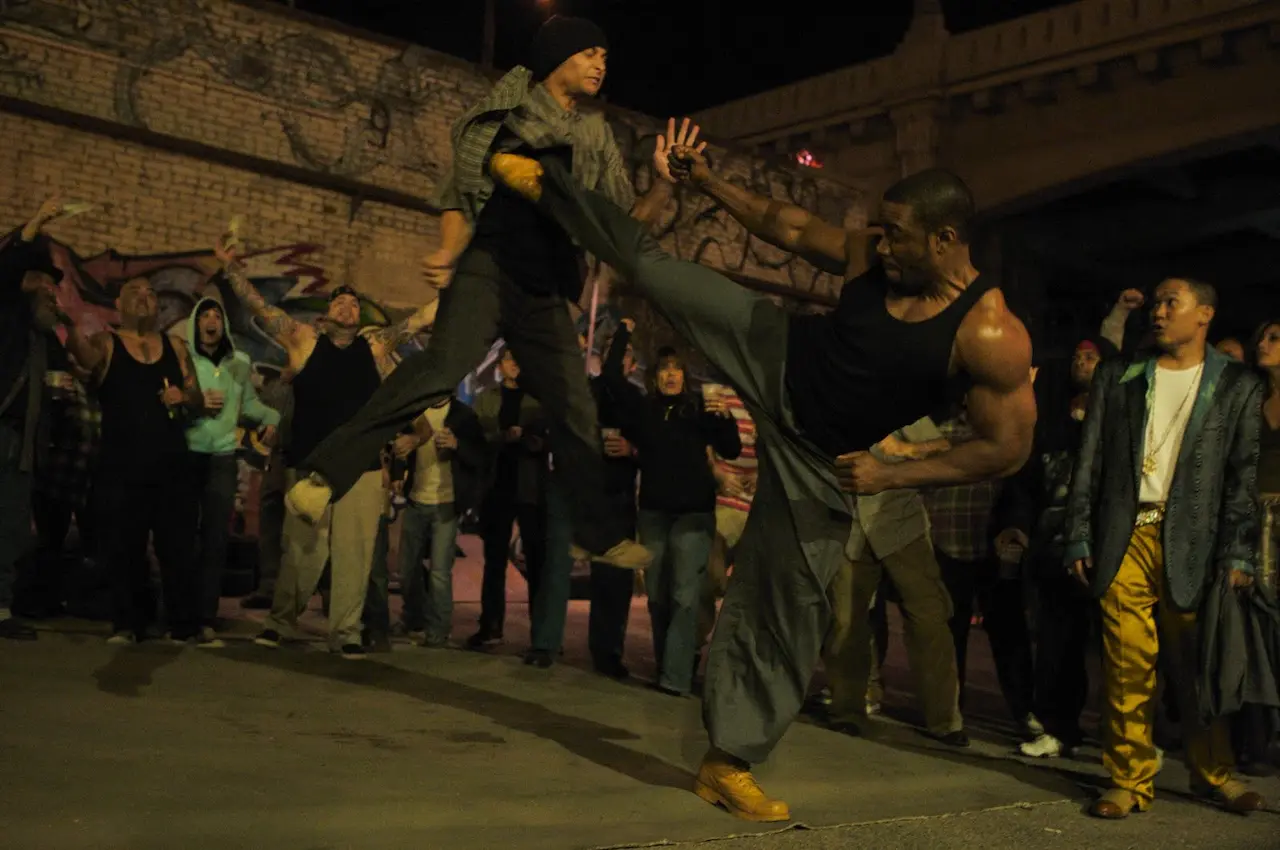 Dante Basco e Michael Jai White in Blood and Bone
