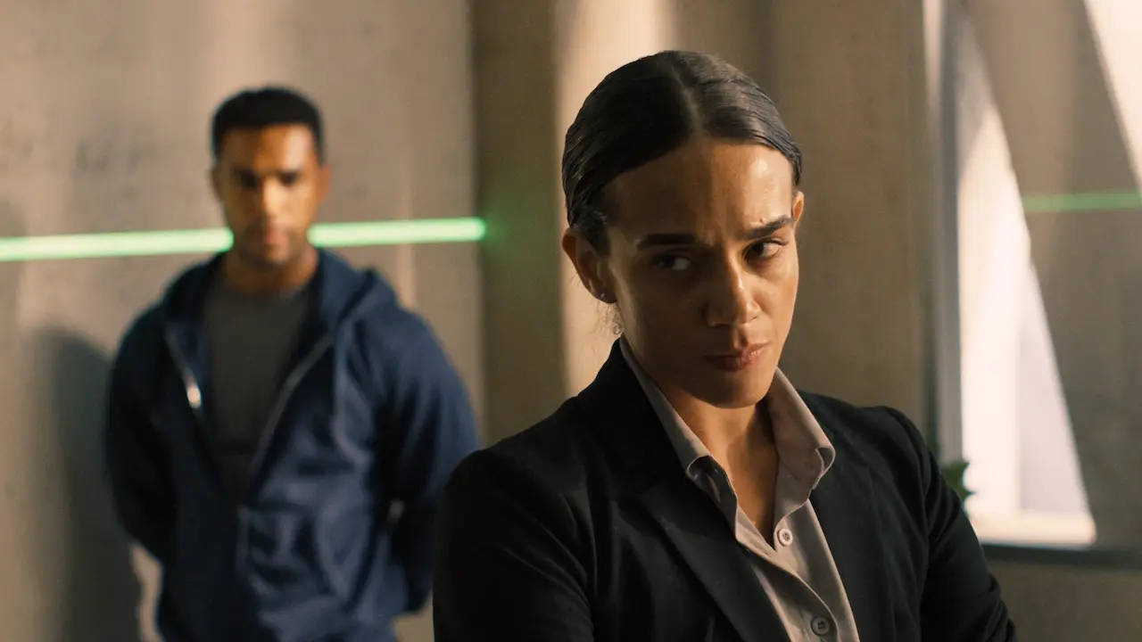 Hannah John-Kamen in Safe House - Non fidarti di nessuno