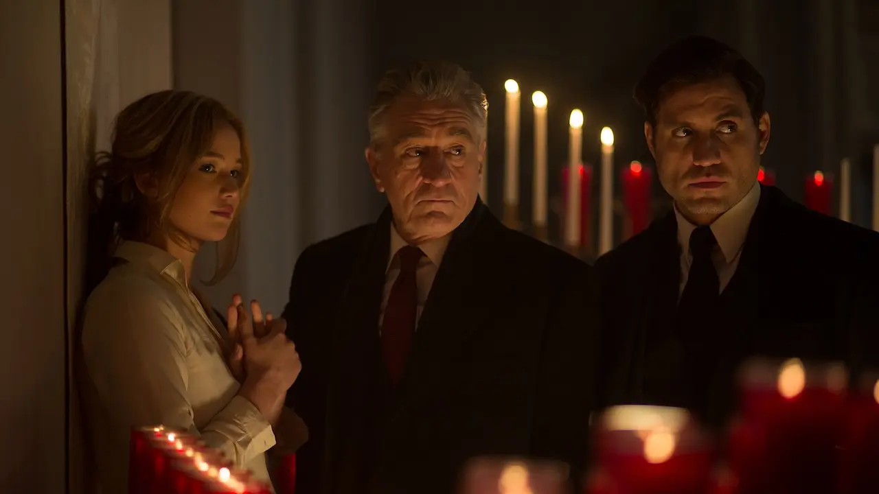 Jennifer Lawrence, Robert De Niro, Edgar Ramirez in Joy