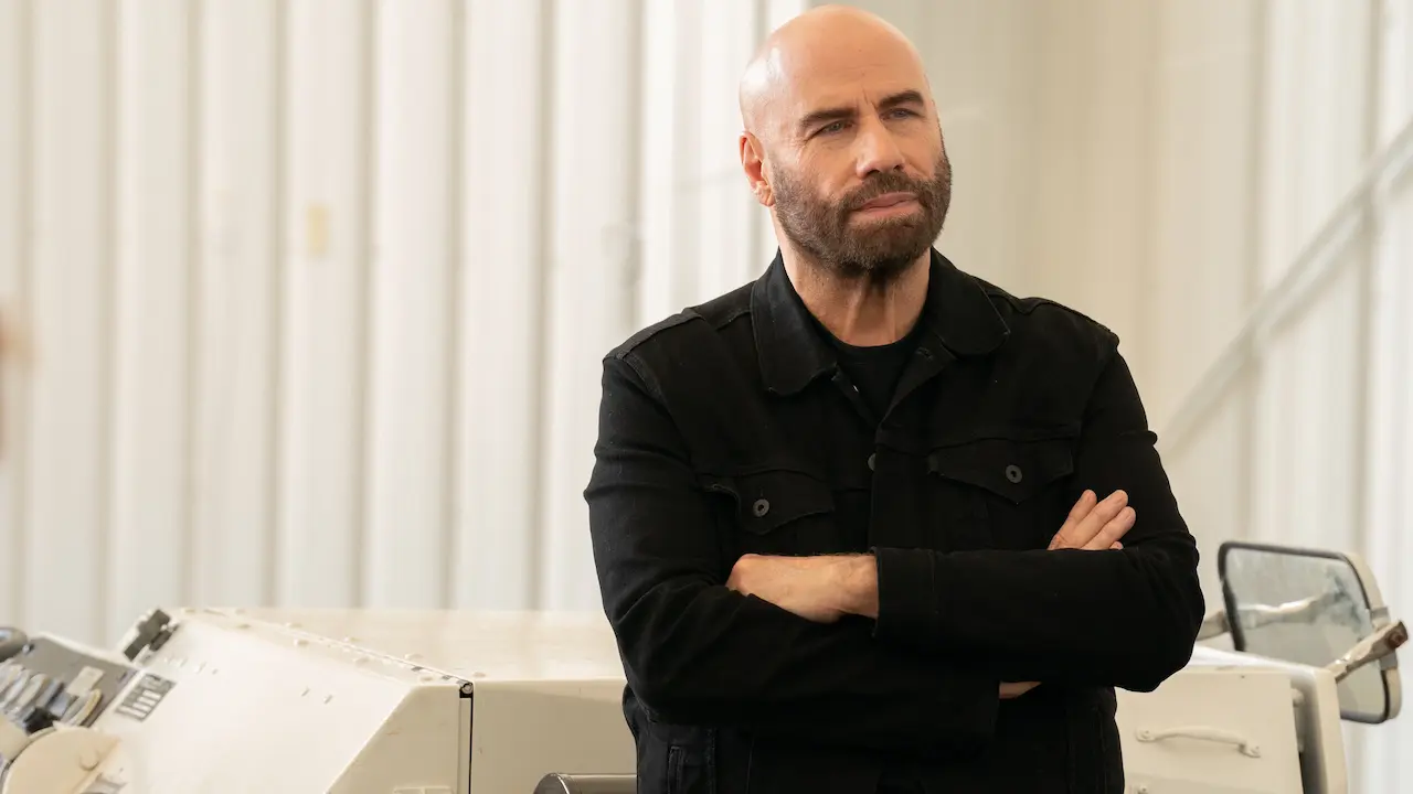 John Travolta nel film Cash Out 2 High Rollers
