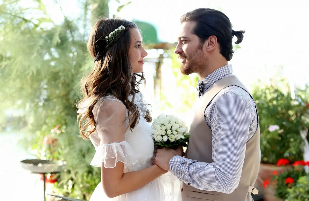 Leyla Lydia Tuğutlu e Çağatay Ulusoy in Delibal - Dolce veleno