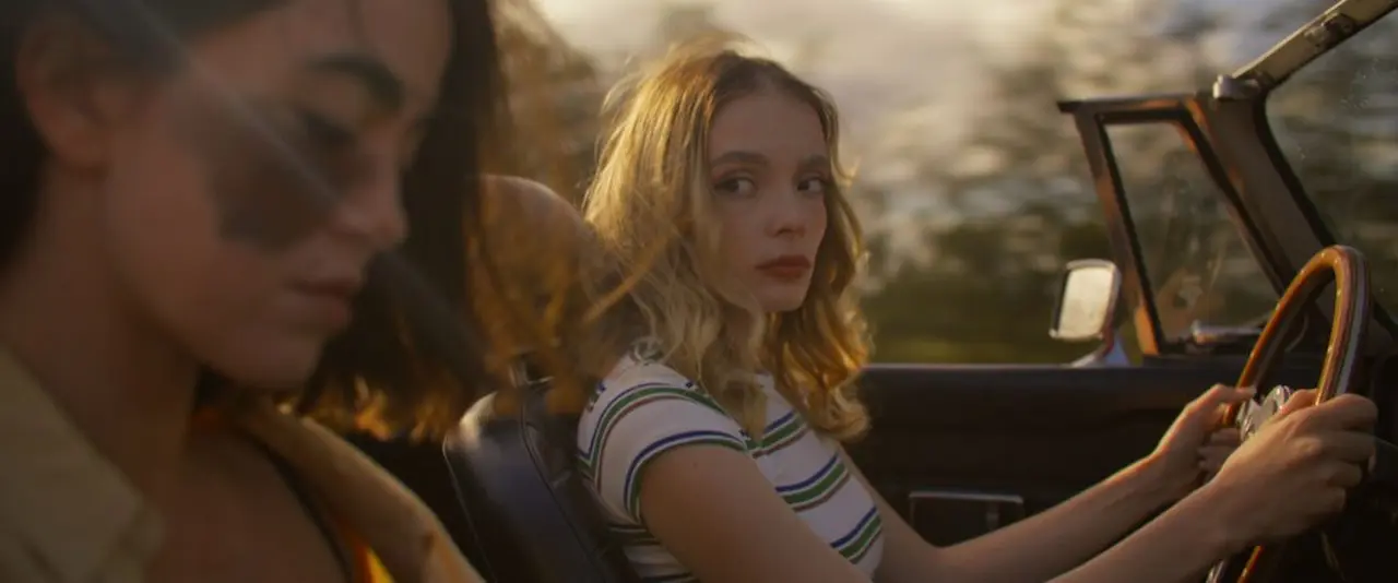 Lisa Delamar e Cassandra Naud in Influencer 2