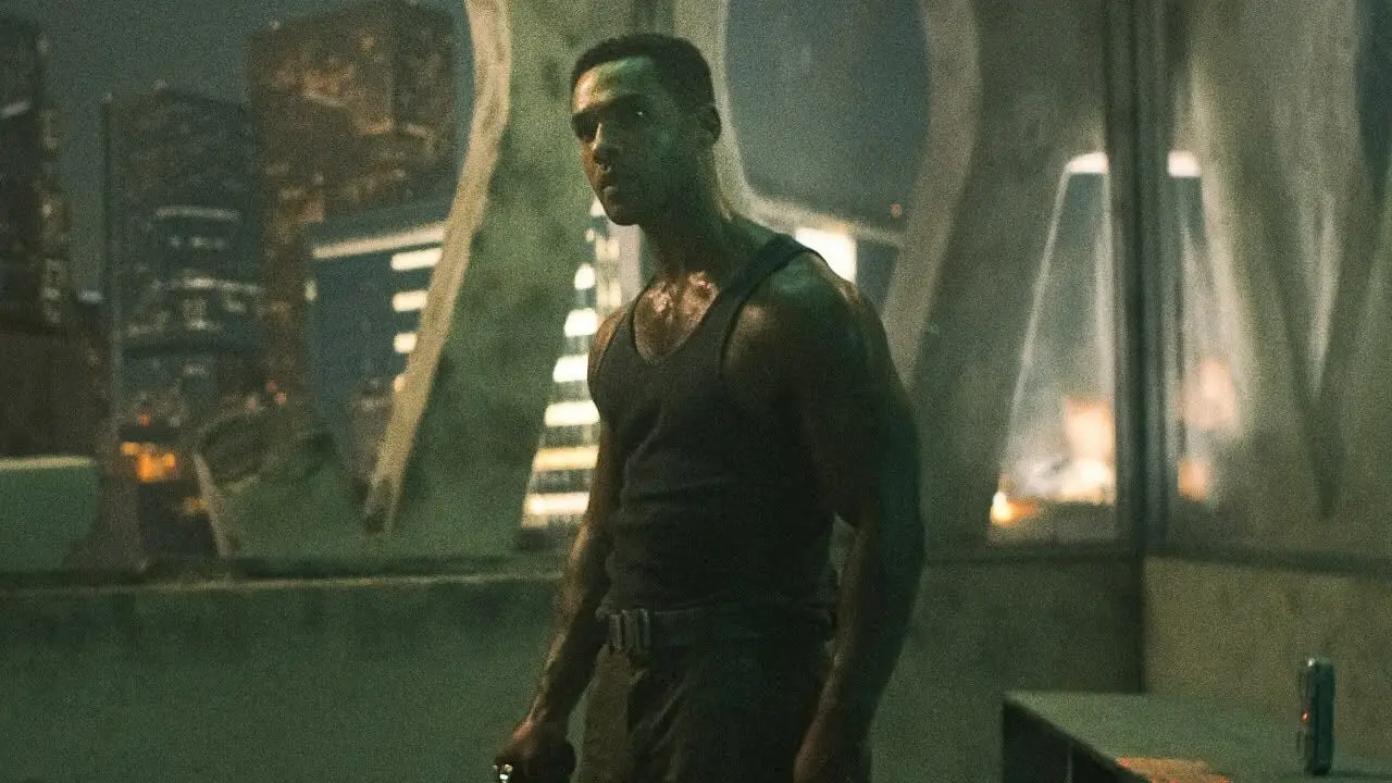 Lucien Laviscount in Safe House - Non fidarti di nessuno