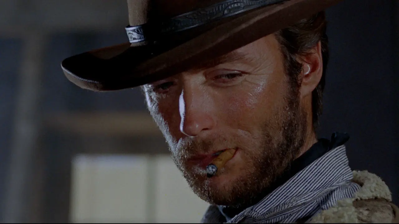 Clint Eastwood nel film Per qualche dollaro in più